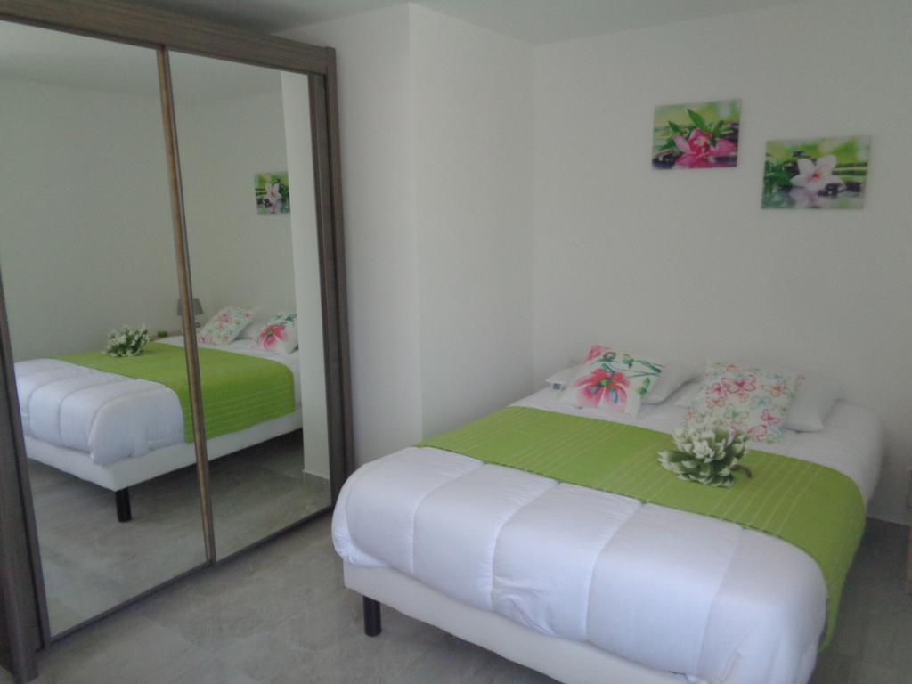 Hotel Du Midi Cazaubon Екстериор снимка